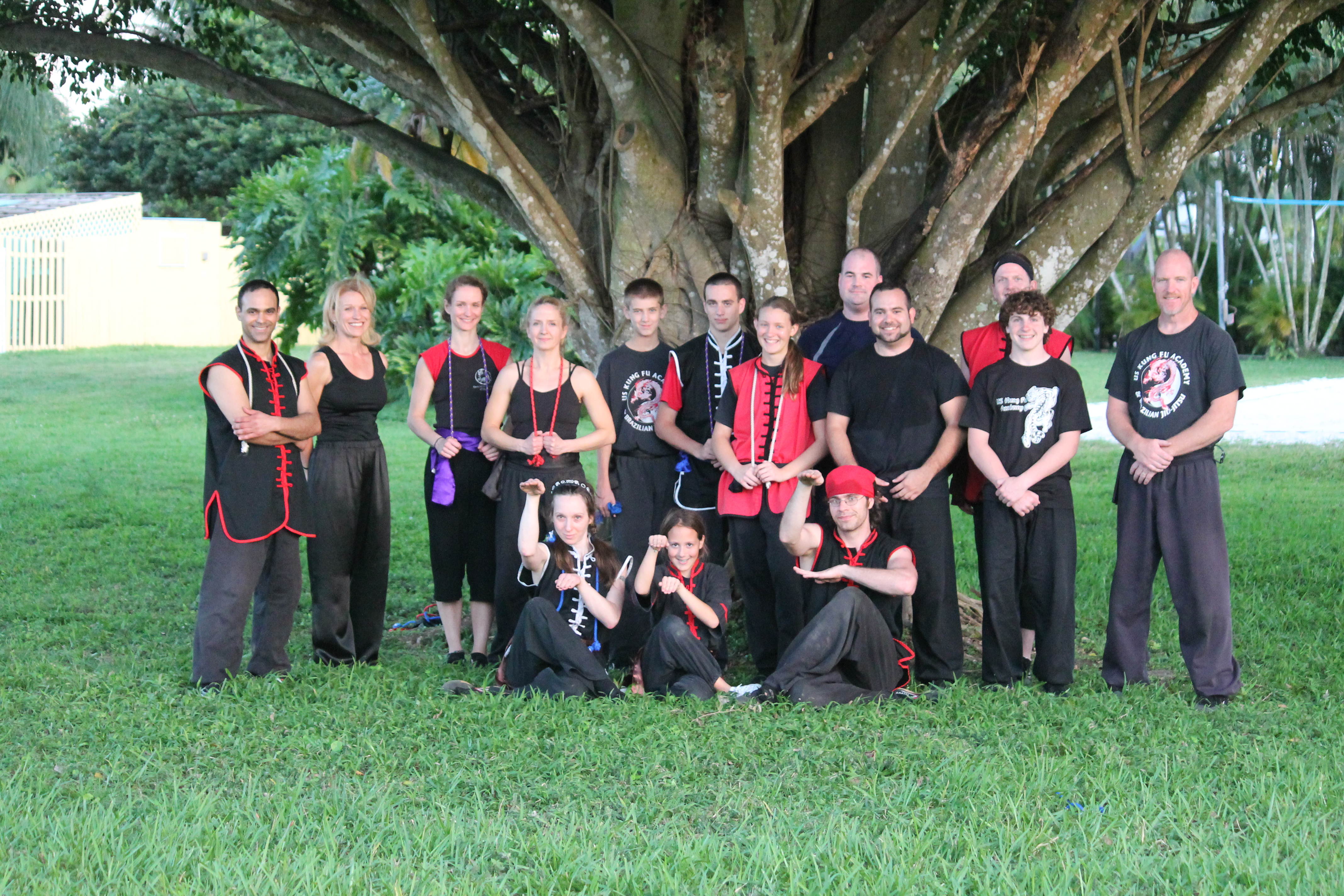 http://www.uskungfuacademy.com/wp-content/uploads/2012/03/02-Group-Photo.jpg